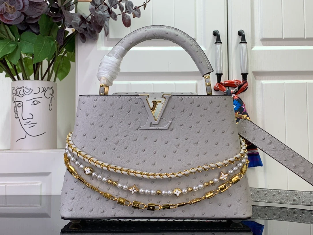 LV Capucines BB - Сумка из телячьей кожи с жемчужной цепочкой - Серая