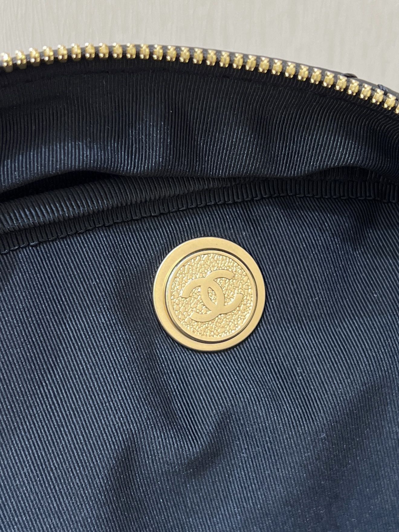 Сумка-боулинг Chanel Maxi - черная