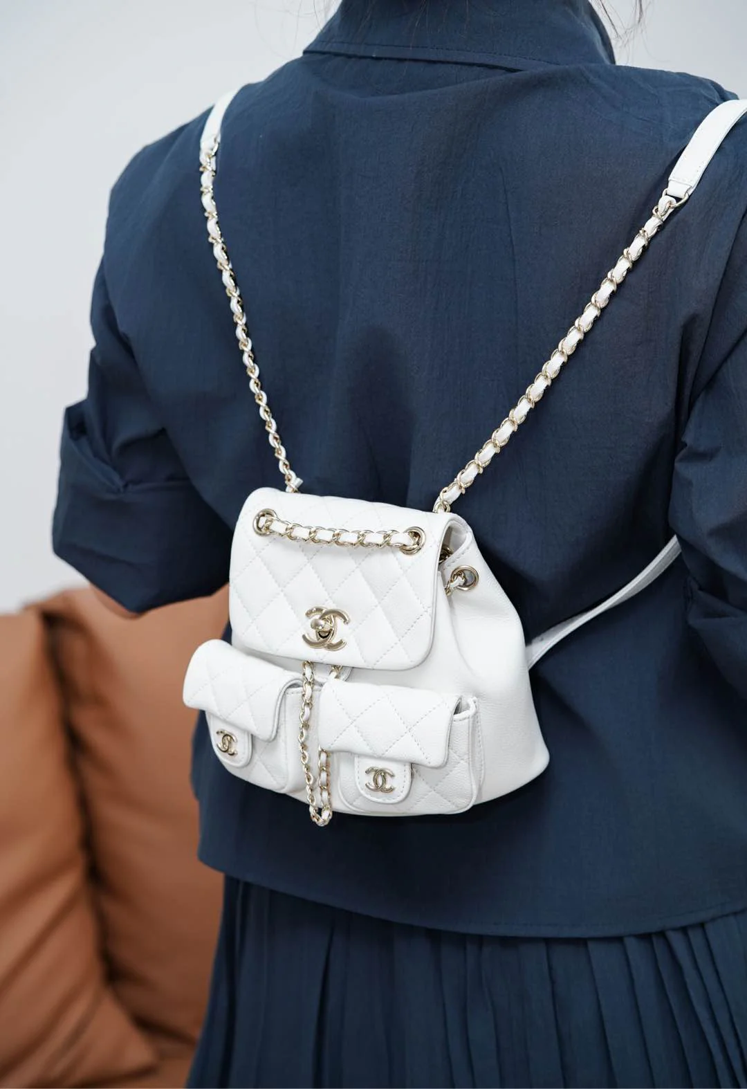 Мини-рюкзак Chanel 23p Duma из белой кожи