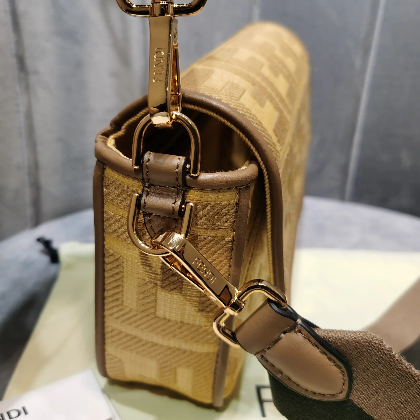 Сумка Fendi Baguette Medium Golden Denim