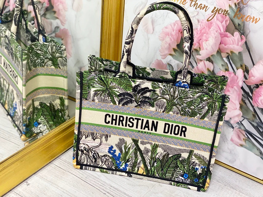 Сумка-тоут Dior Book Tote, маленькая, 36-5 см, с изображением зеленой кокосовой пальмы.