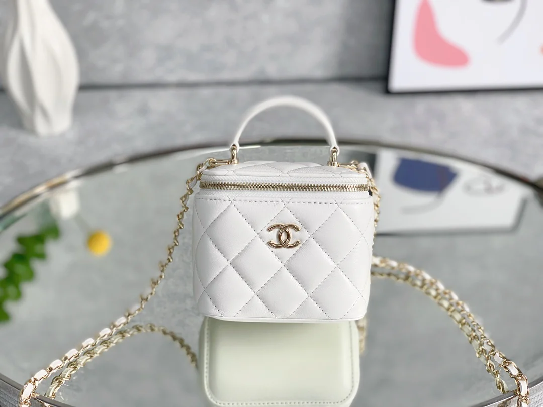 Футляр для помады Chanel 2022 года — маленькая коробочка — белый