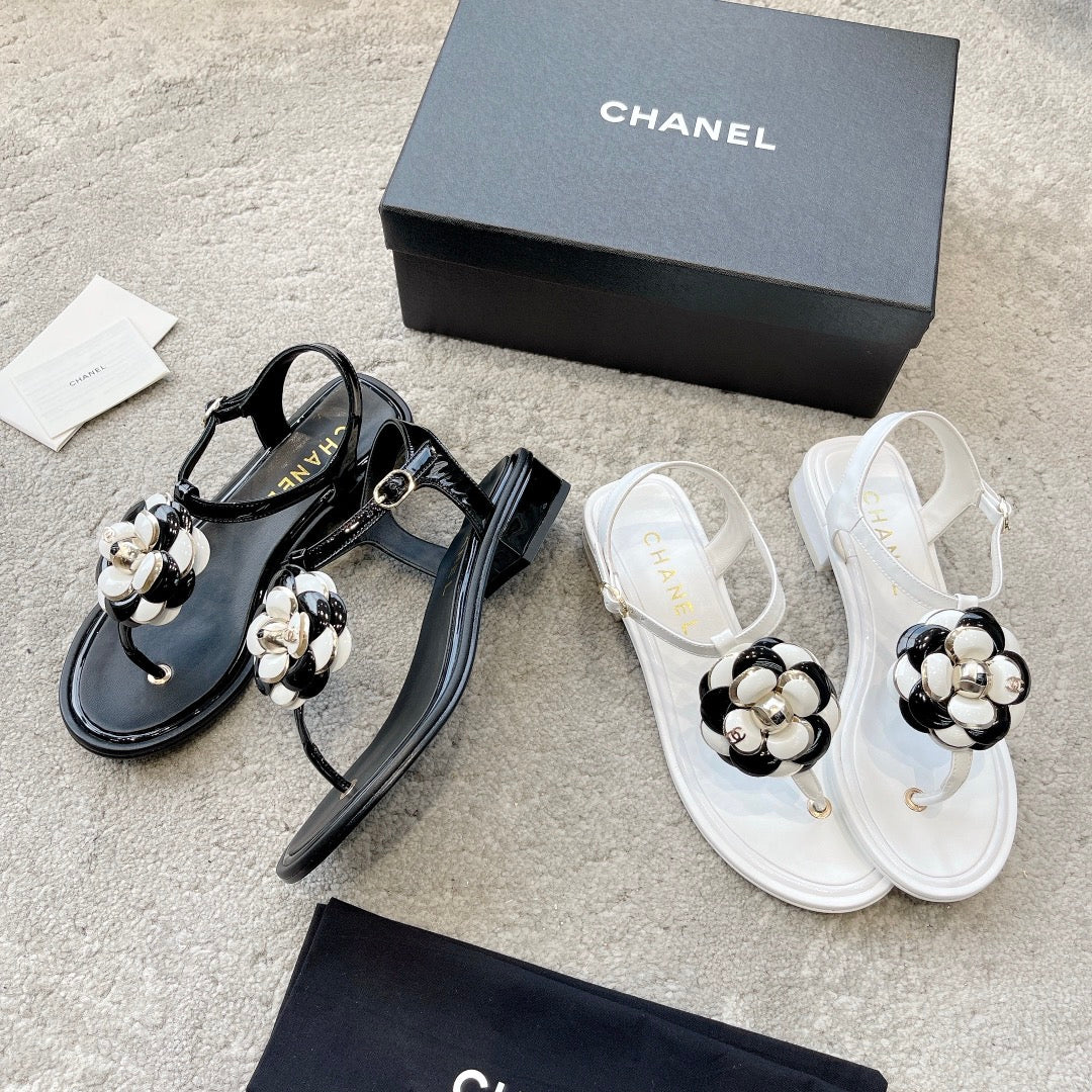 Новинка сезона весна/лето 2023 от Chanel - Коллекция сандалий Camellia - Сандалии Camellia - Черные