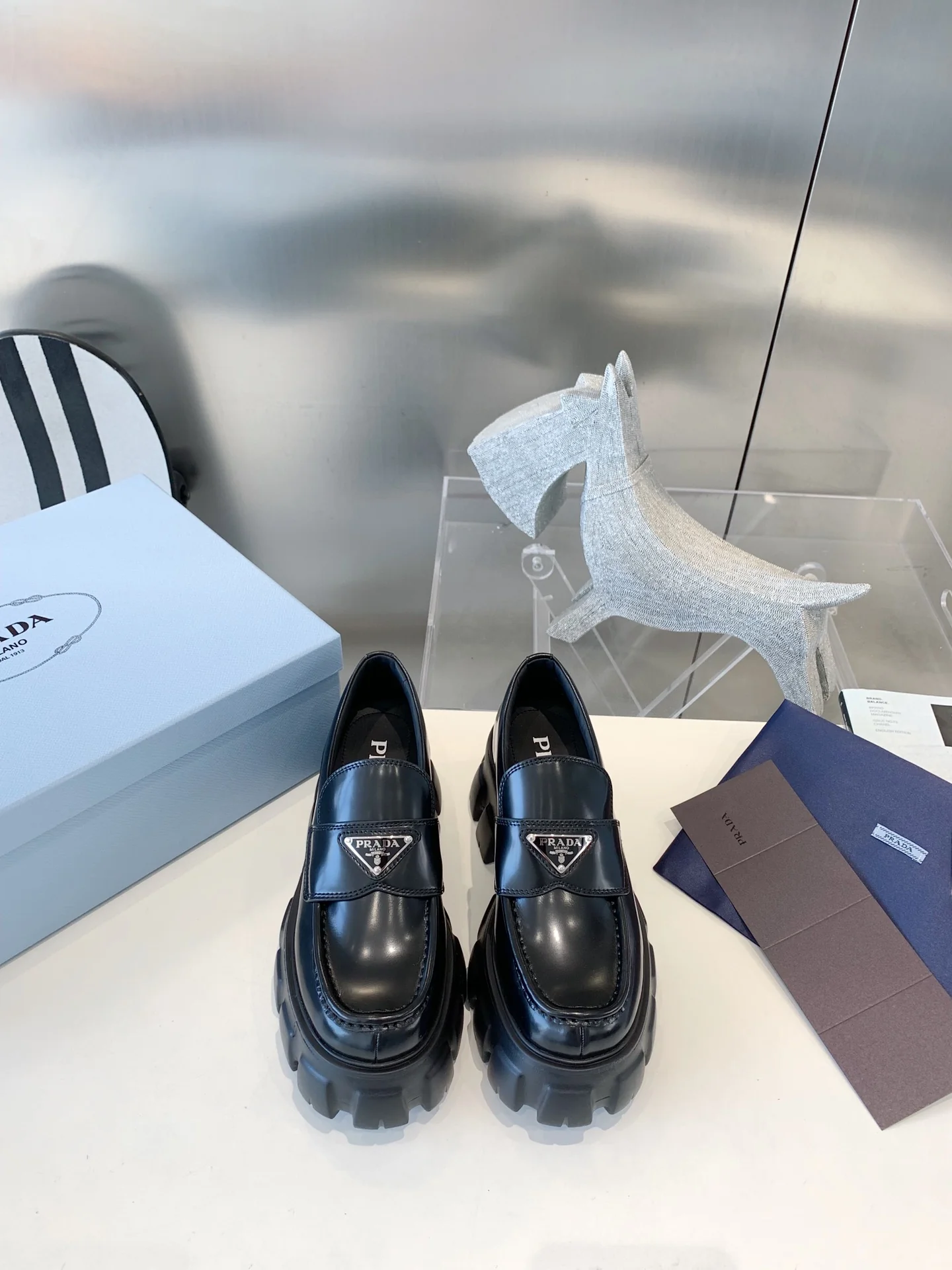 Лоферы Prada Gear - Черные - 1