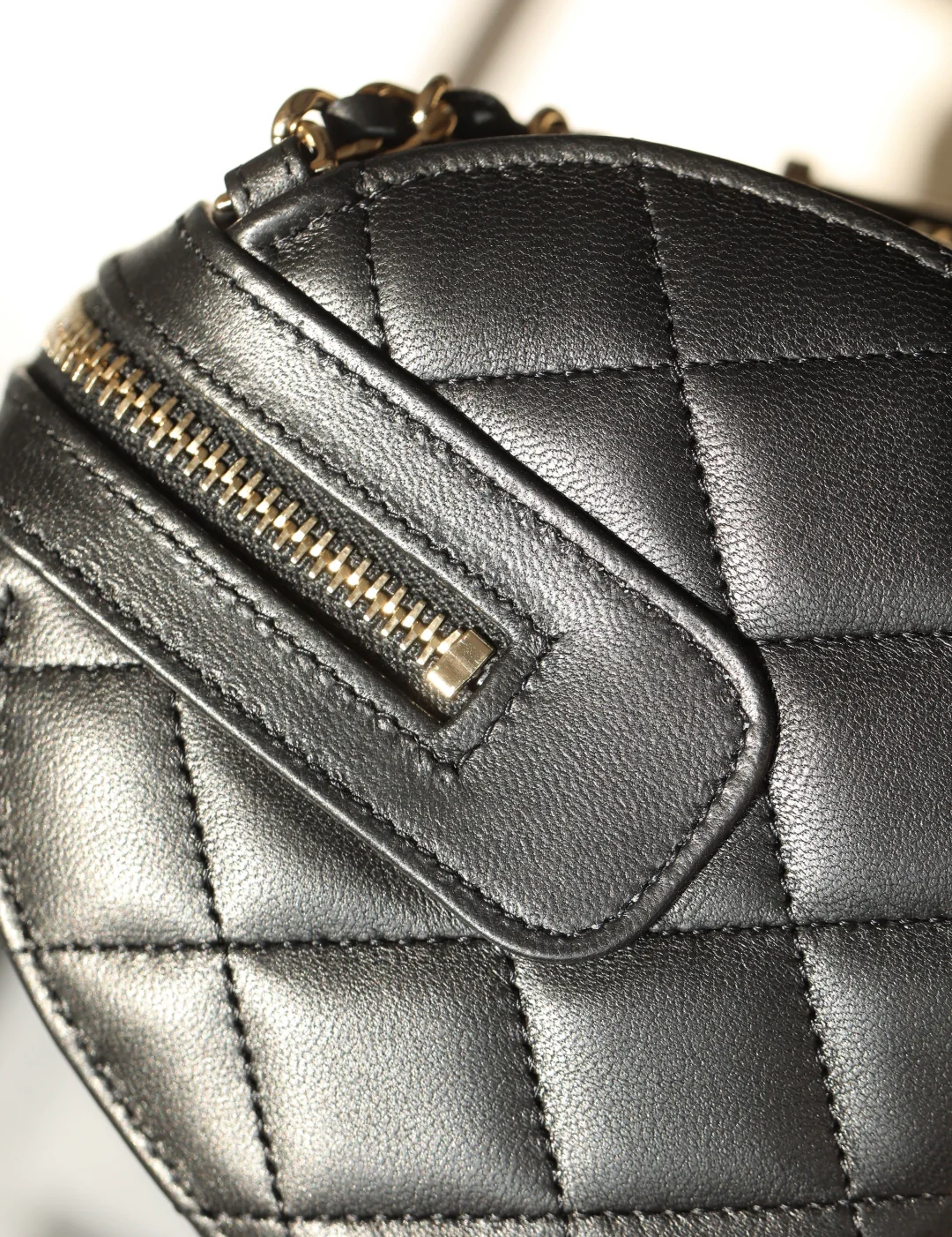 Ручка эмалированная Chanel 25 пенсов???