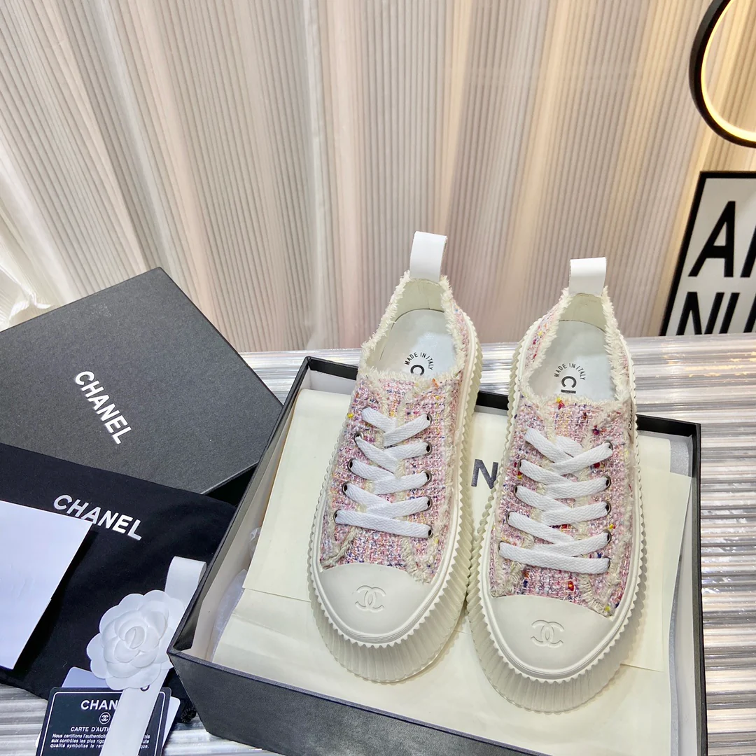 Ковшеобразные туфли на платформе от Chanel - повседневная обувь