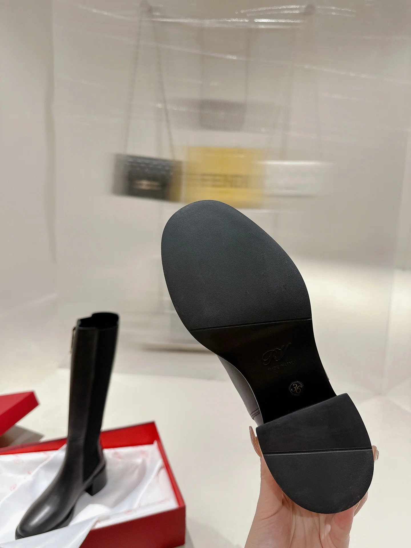 Длинные сапоги RV-2024 с золотой пряжкой - черные