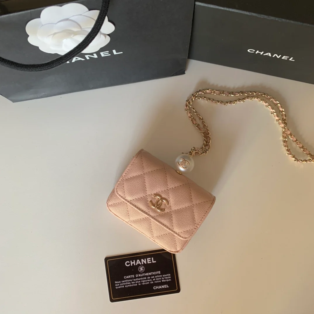 Монетоприемник Chanel с жемчужной цепочкой