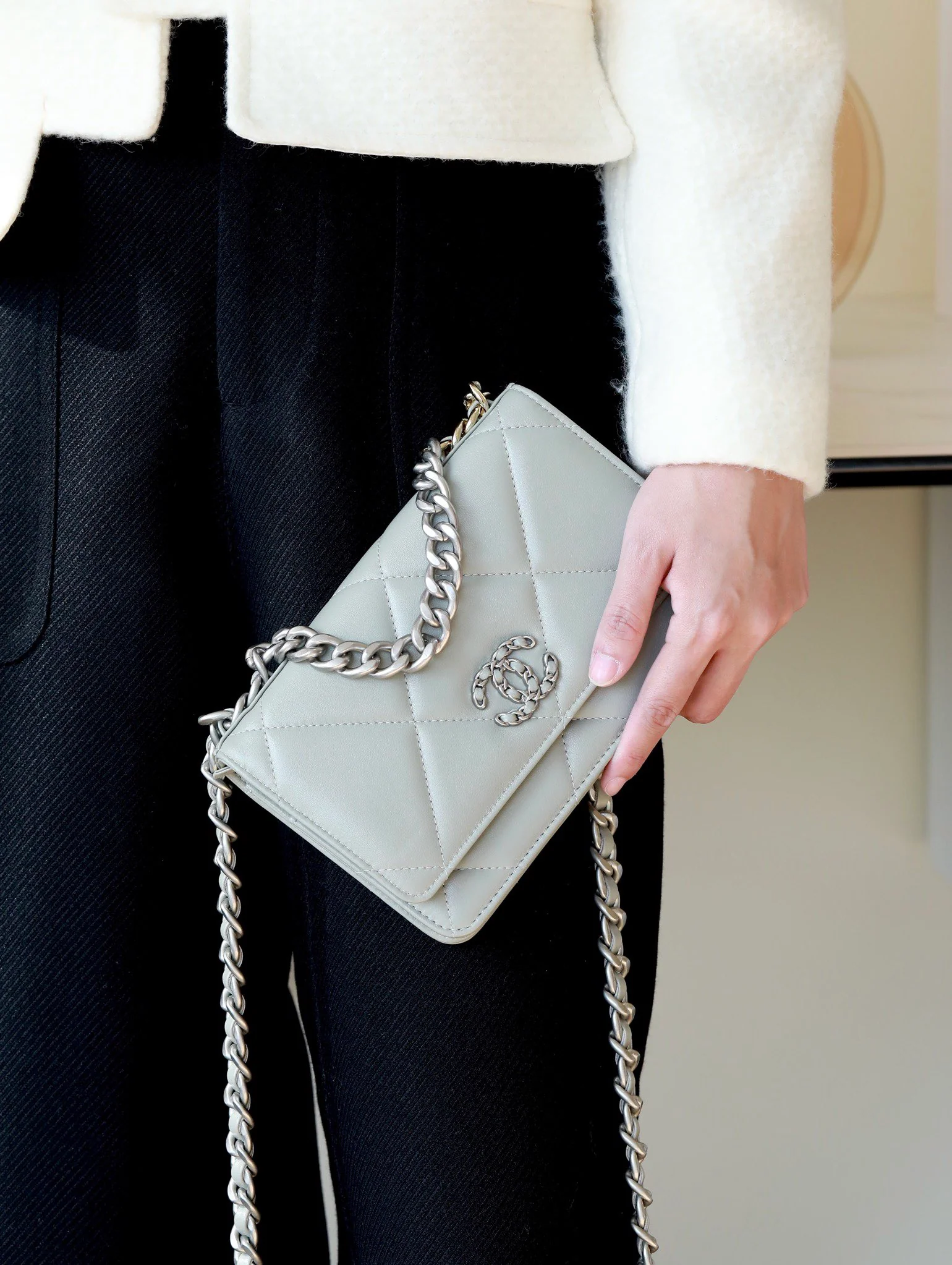 Chanel 19 серии WOC - серые с серебряной пряжкой