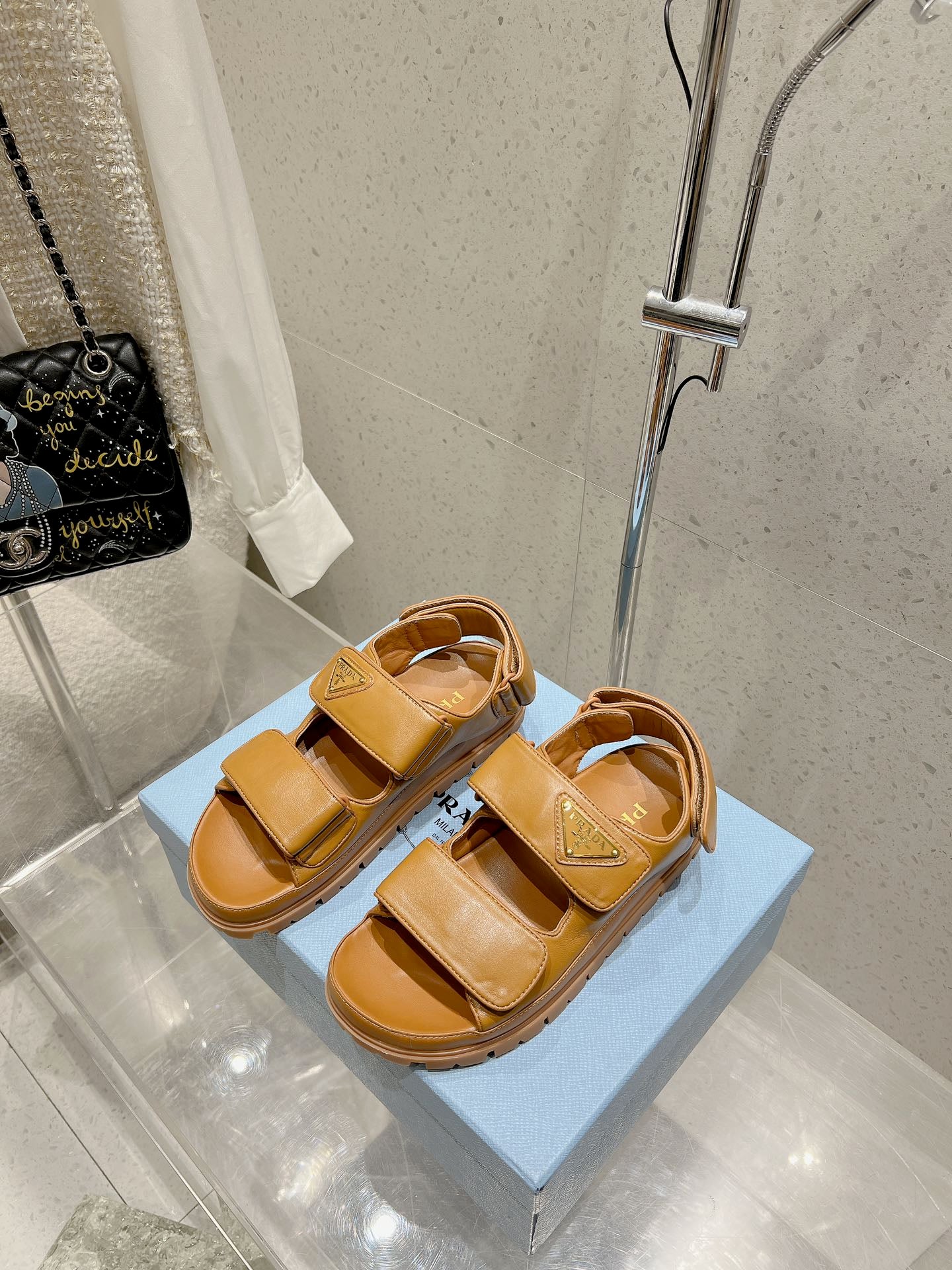 Сандалии Prada 2024 с логотипом на липучке - желтые