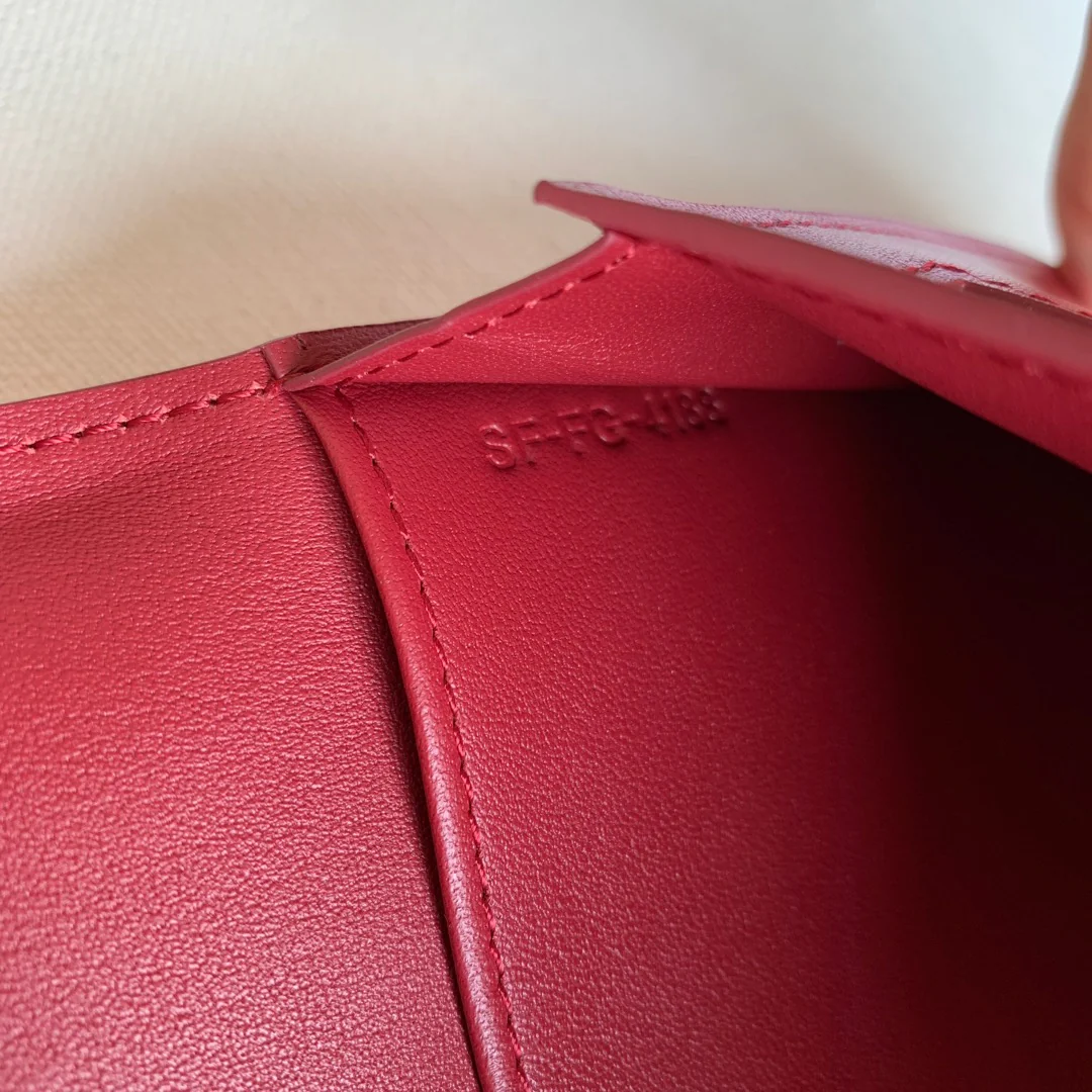 Длинный кошелек Celine - Кошелек с ремешком из крупнозернистой телячьей кожи - 2 шт.