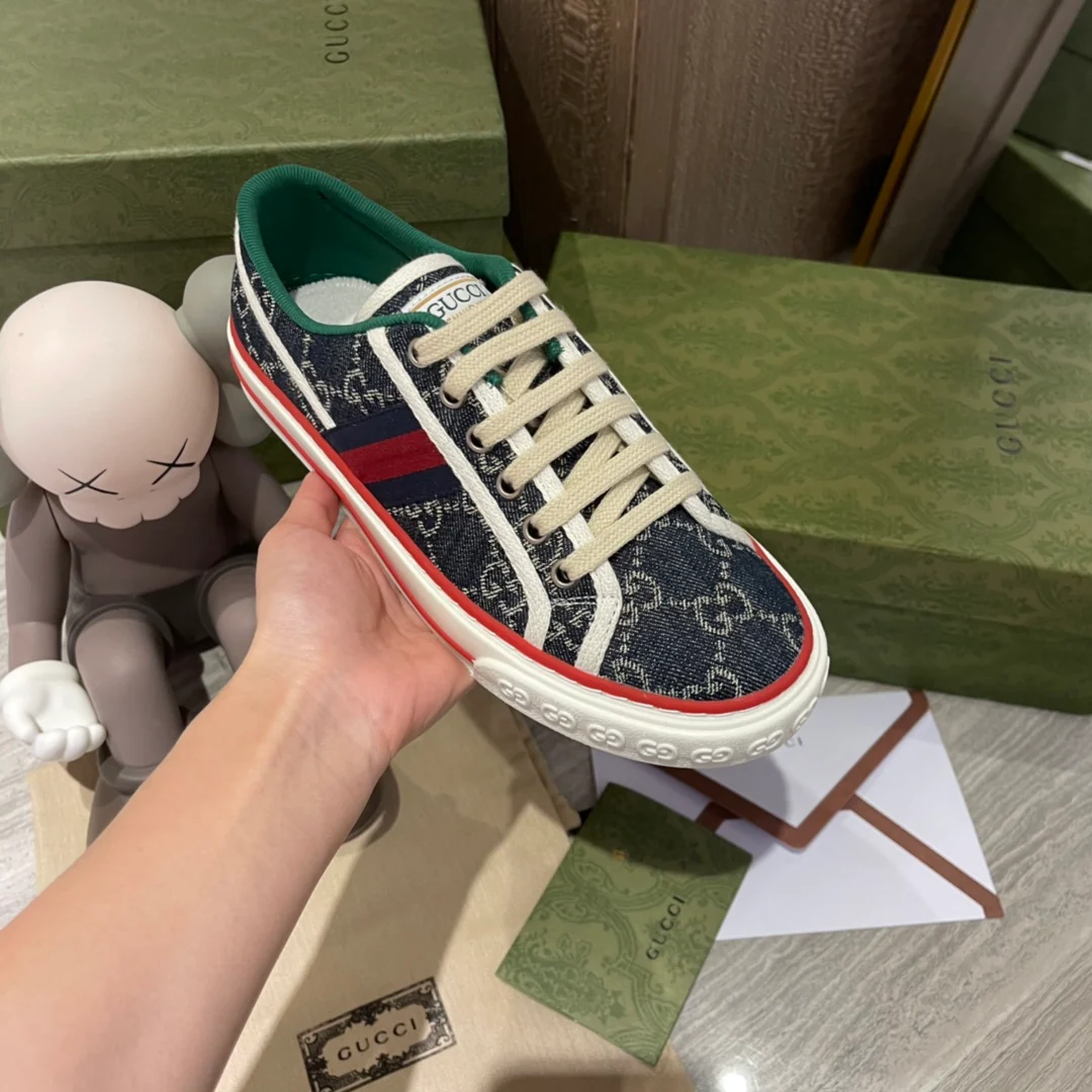 Джинсовые кроссовки Gucci с монограммой