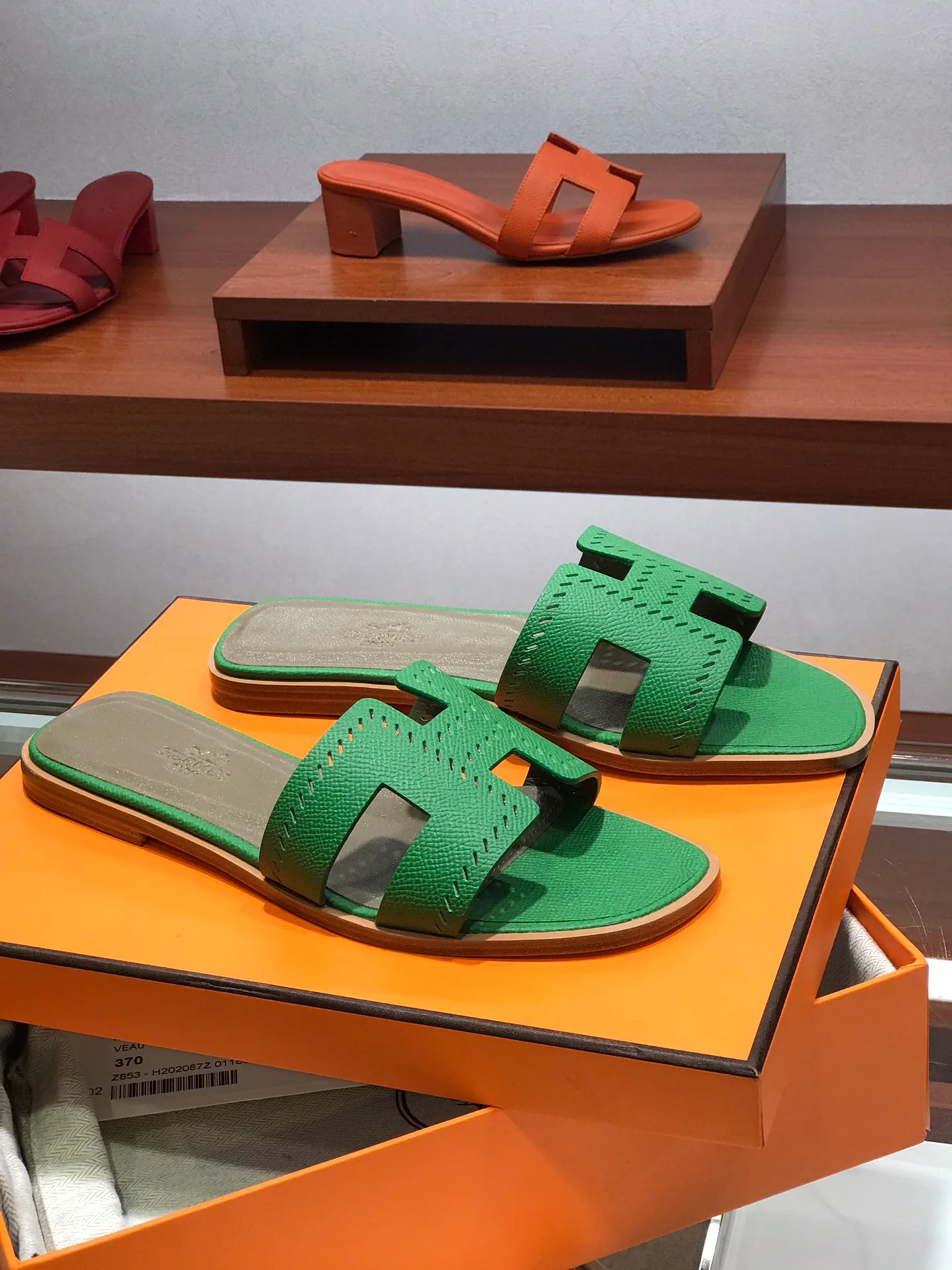 Новинка весны 2022 года от Hermes - плоские тапочки H - 3