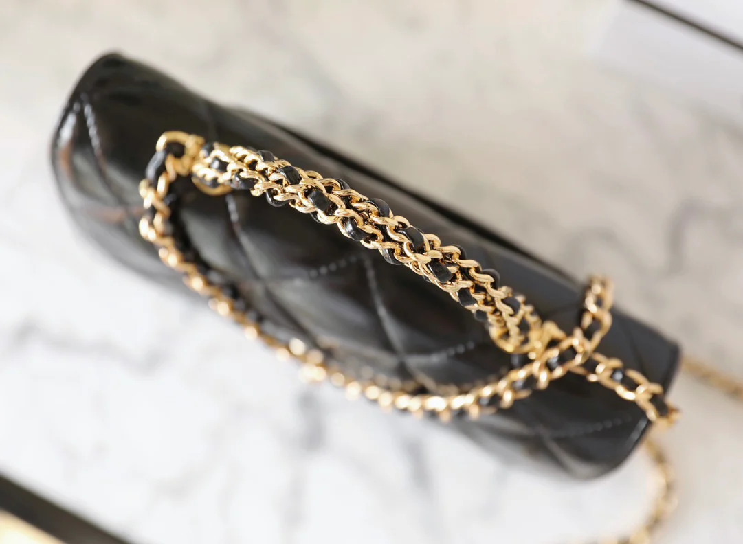 Сумка Chanel на цепочке с петлевой ручкой - WOC - Черная