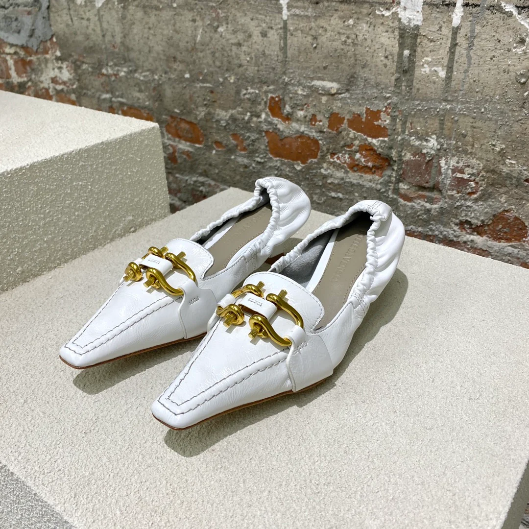 Новый ассортимент обуви на официальном сайте BV-22s — размеры 35-39-34-40-41, возможен индивидуальный заказ, возврат или обмен невозможен.