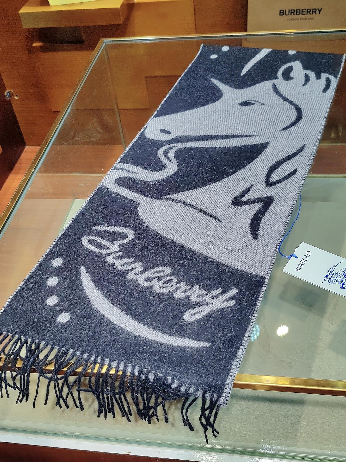 Кашемировый шарф Burberry 2024 года - 168 см - 32 кг