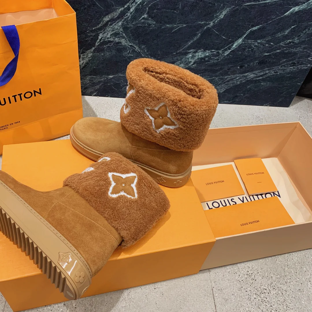 Новинка осенне-зимней коллекции LV 2022 — Снежные сапоги из натуральной овчины — Коричневые