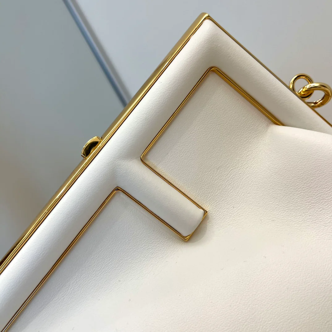 Fendi-first - светло-серая кожаная сумка-1