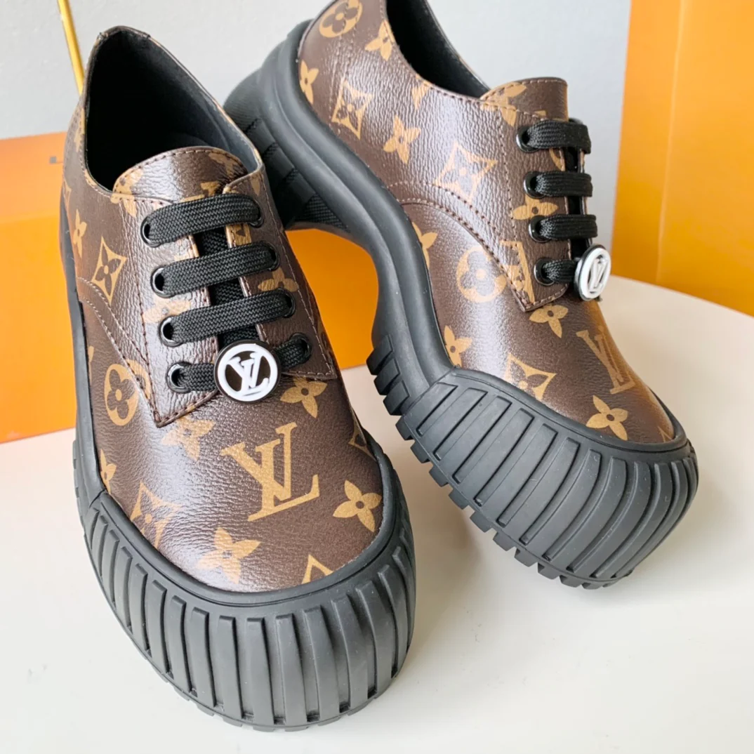 Новинка LV 2023 года - Серия Ruby - Туфли-биде Мэри Джейн в стиле монограммы