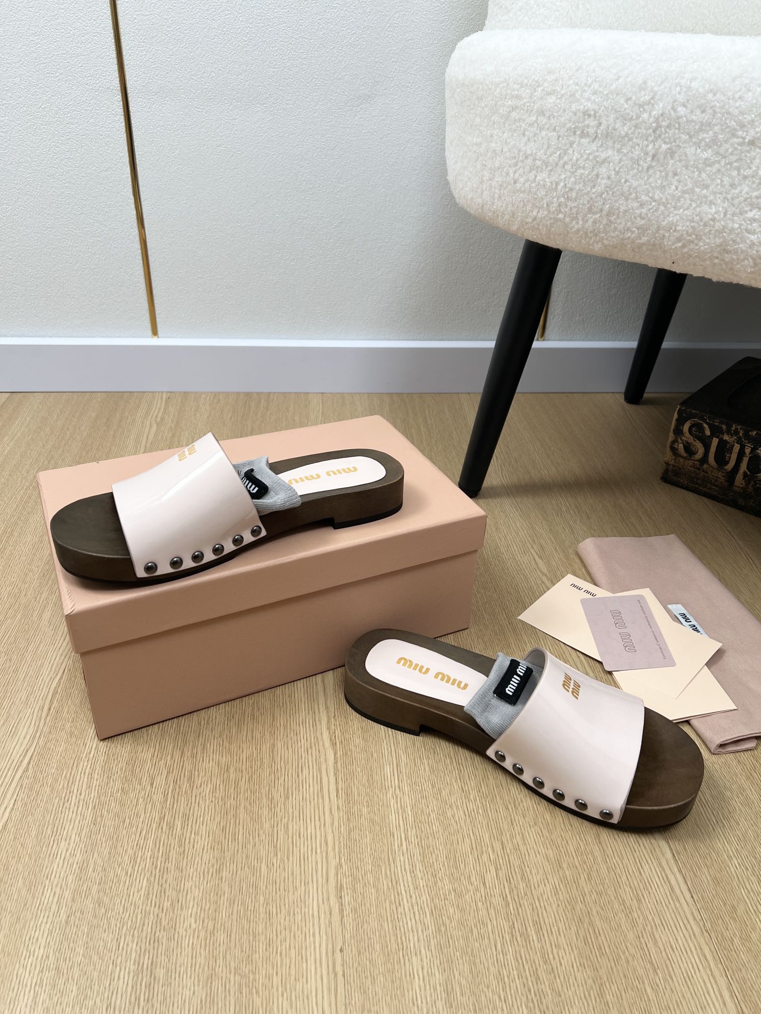 Деревянные тапочки Miu Miu 2024 - белые