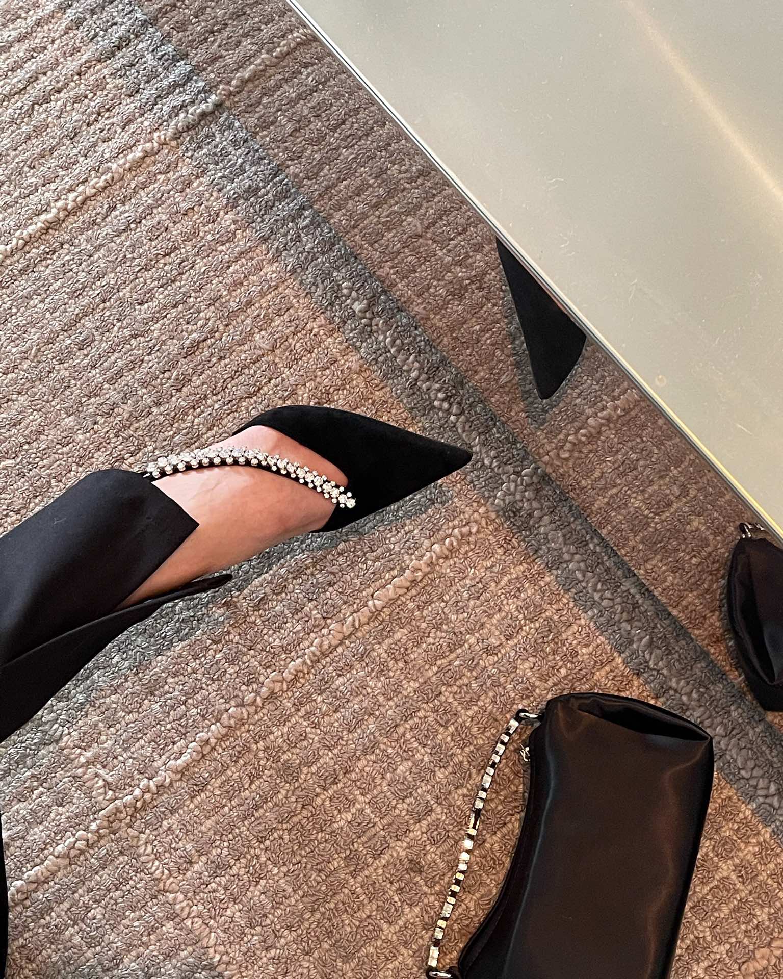 Туфли на высоком каблуке Jimmy Crystal Velvet - в стиле Чо Чжа-хён - высота каблука 8-5 см - на фото.