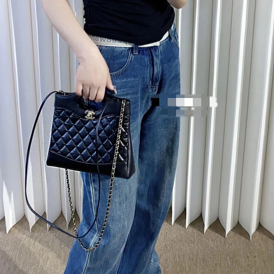 Коллекция Chanel Pre-Fall 2023 - сумка 31bag - черная - мини