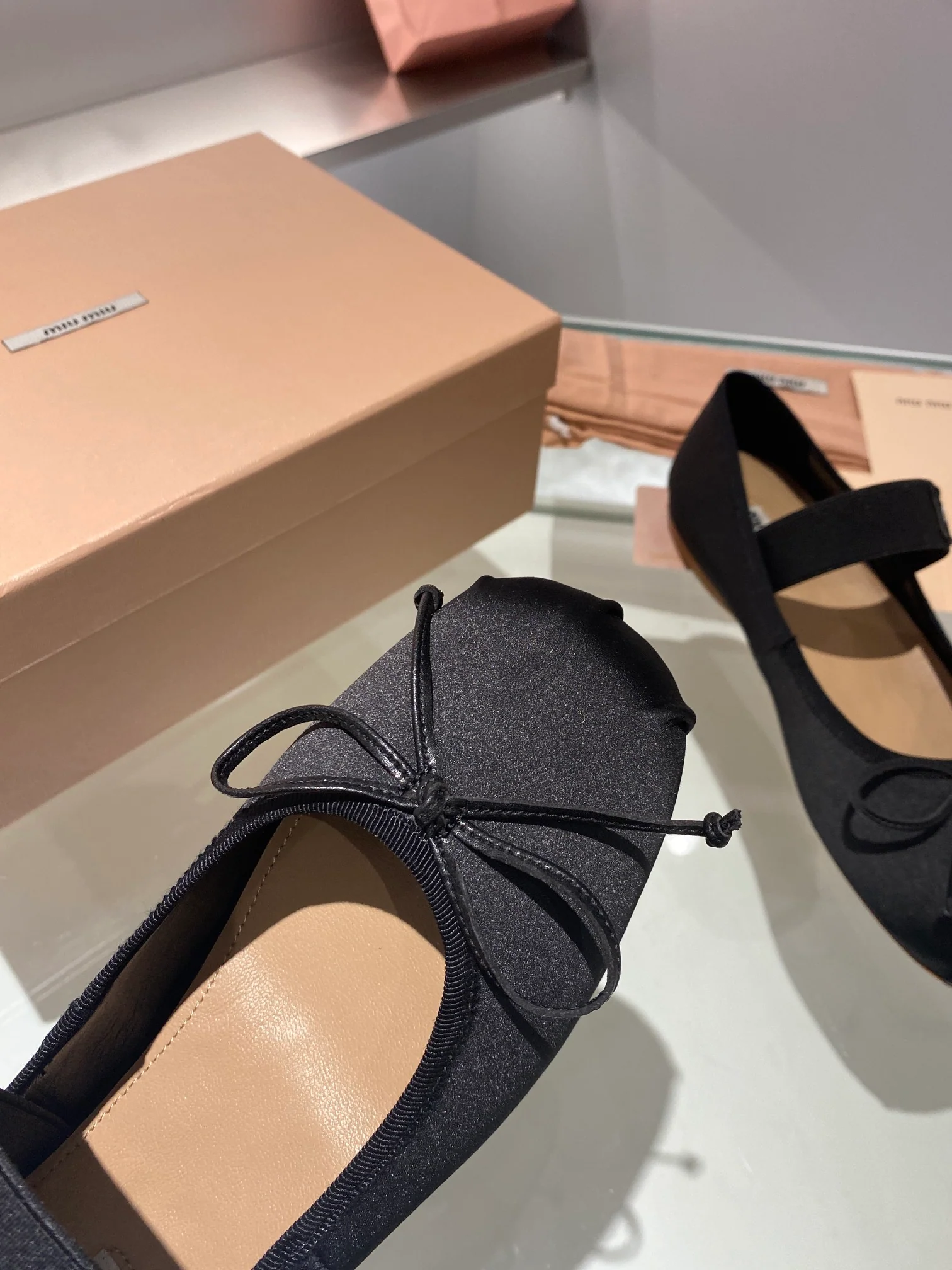 Новые поступления коллекции Miu Miu осень/зима 2023 - Балетки - Балетки - Черные