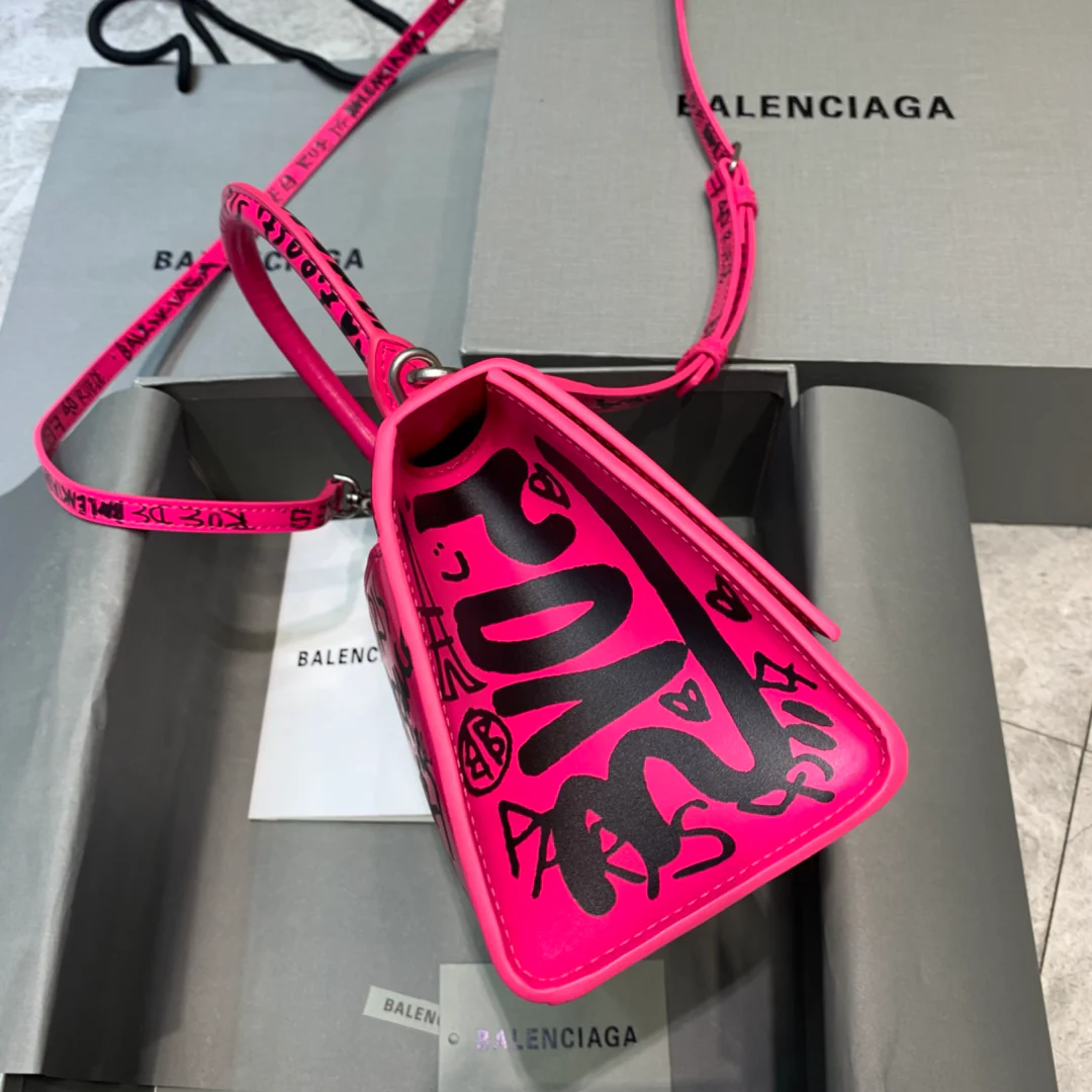 Сумка Balenciaga Hourglass - Розово-красная, однотонная, с граффити.