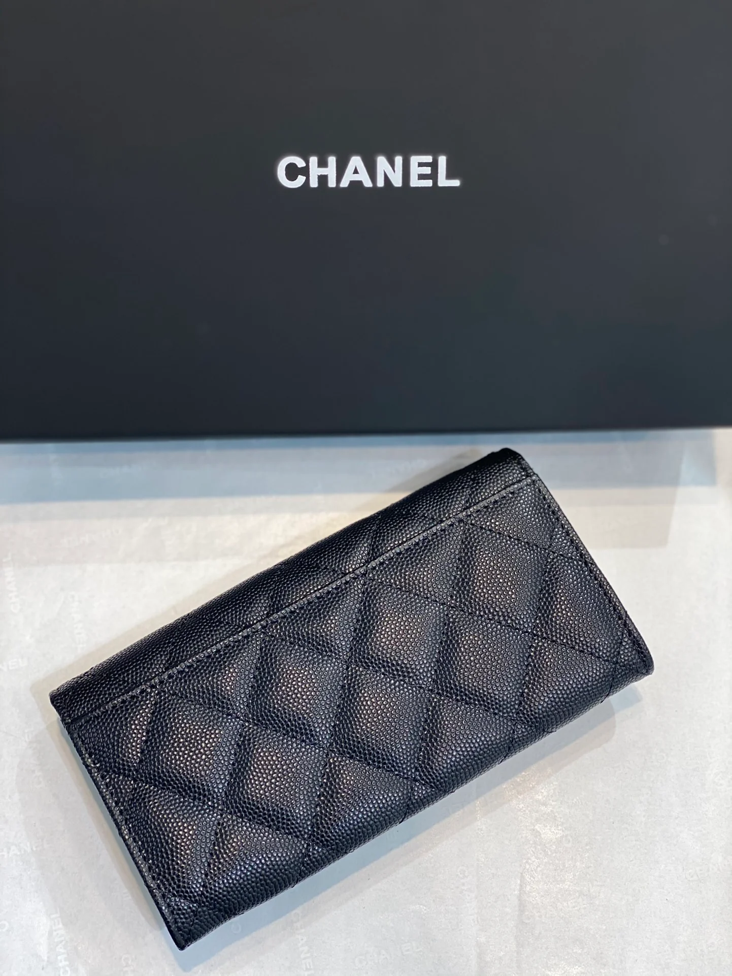 Chanel-经典菱格荔枝皮翻盖长夹 双色C