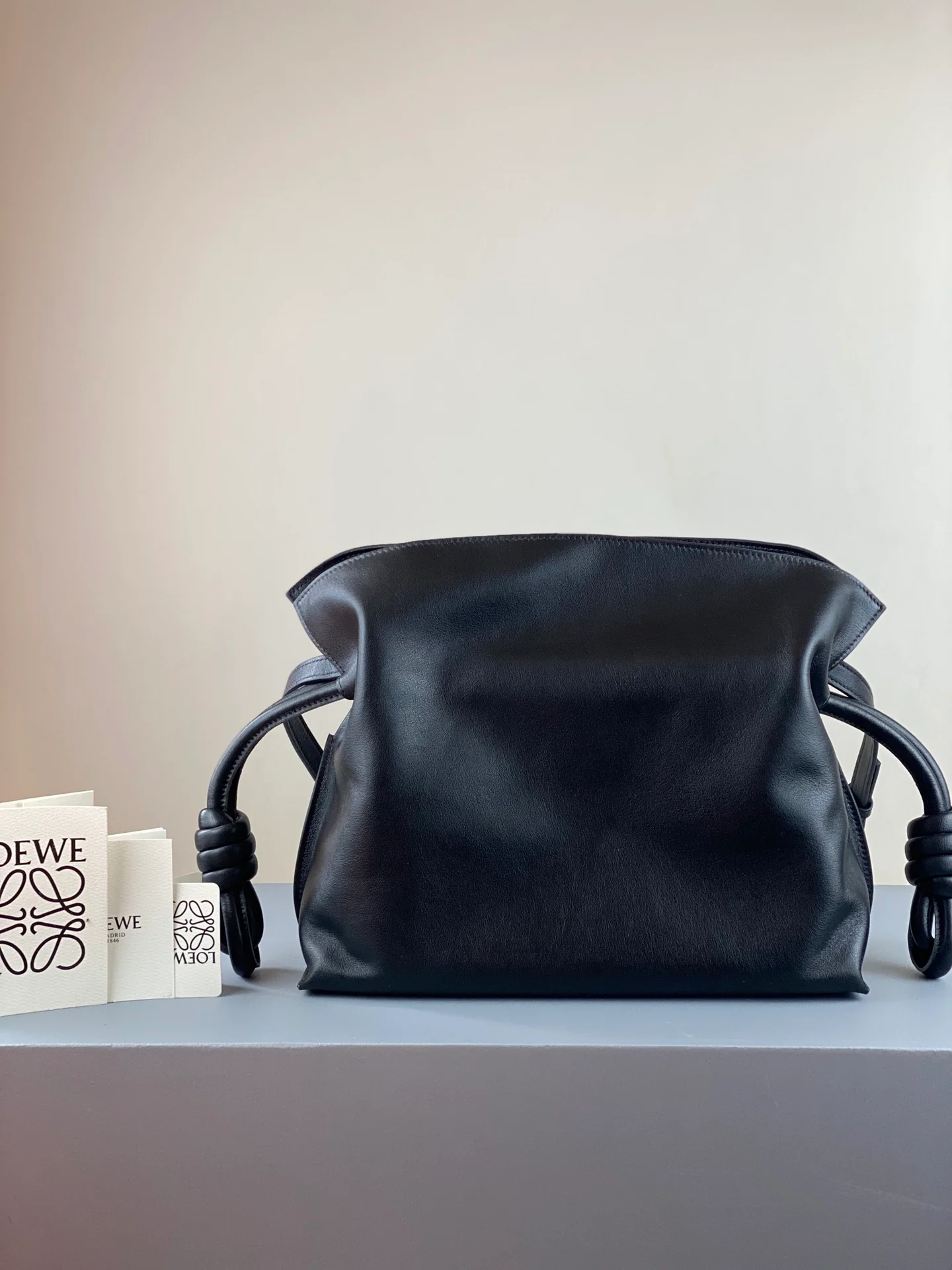 Loewe 2020, обновленная версия - Flamenco - Телячья кожа - Черный