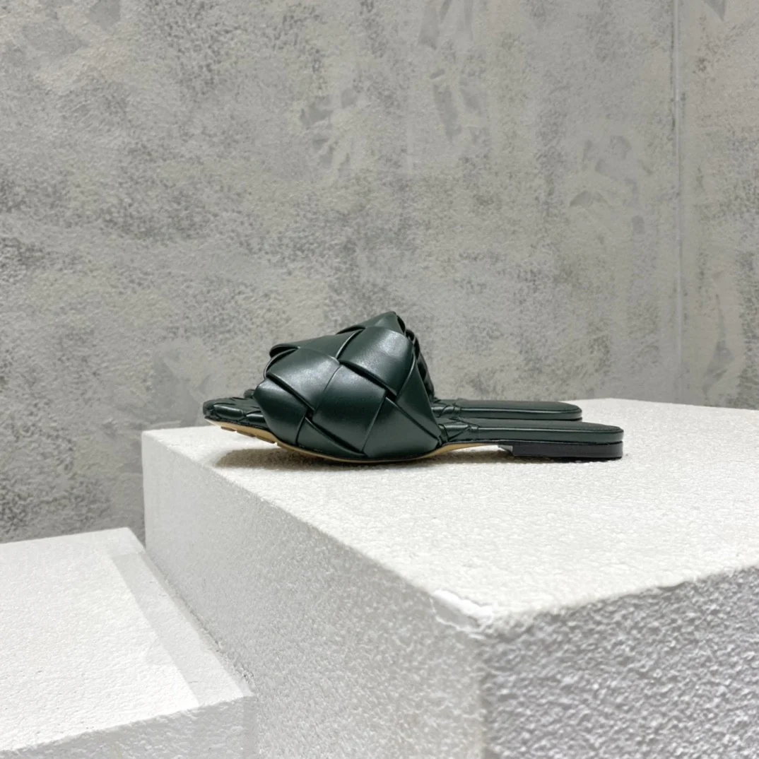 Новинка сезона весна/лето 2021 от BV - Плоские плетеные тапочки - Цветовая гамма