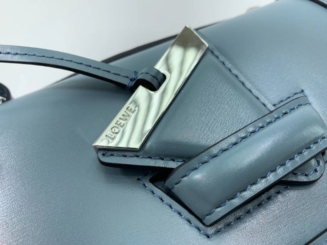 Треугольная сумка Loewe - Телячья кожа - Маленькая - 3