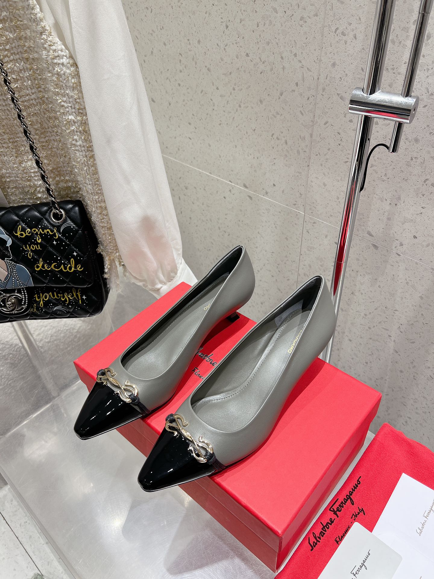 Salvatore Ferragamo - Тканевый указательный значок - Металлическая пряжка - Серый