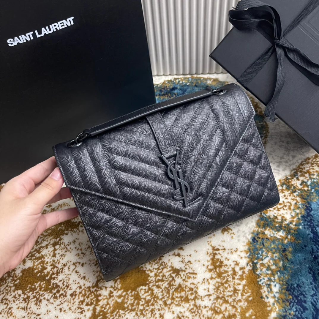 Стеганая сумка-конверт YSL Monogram Caviar V-образной формы - Средний размер - 4