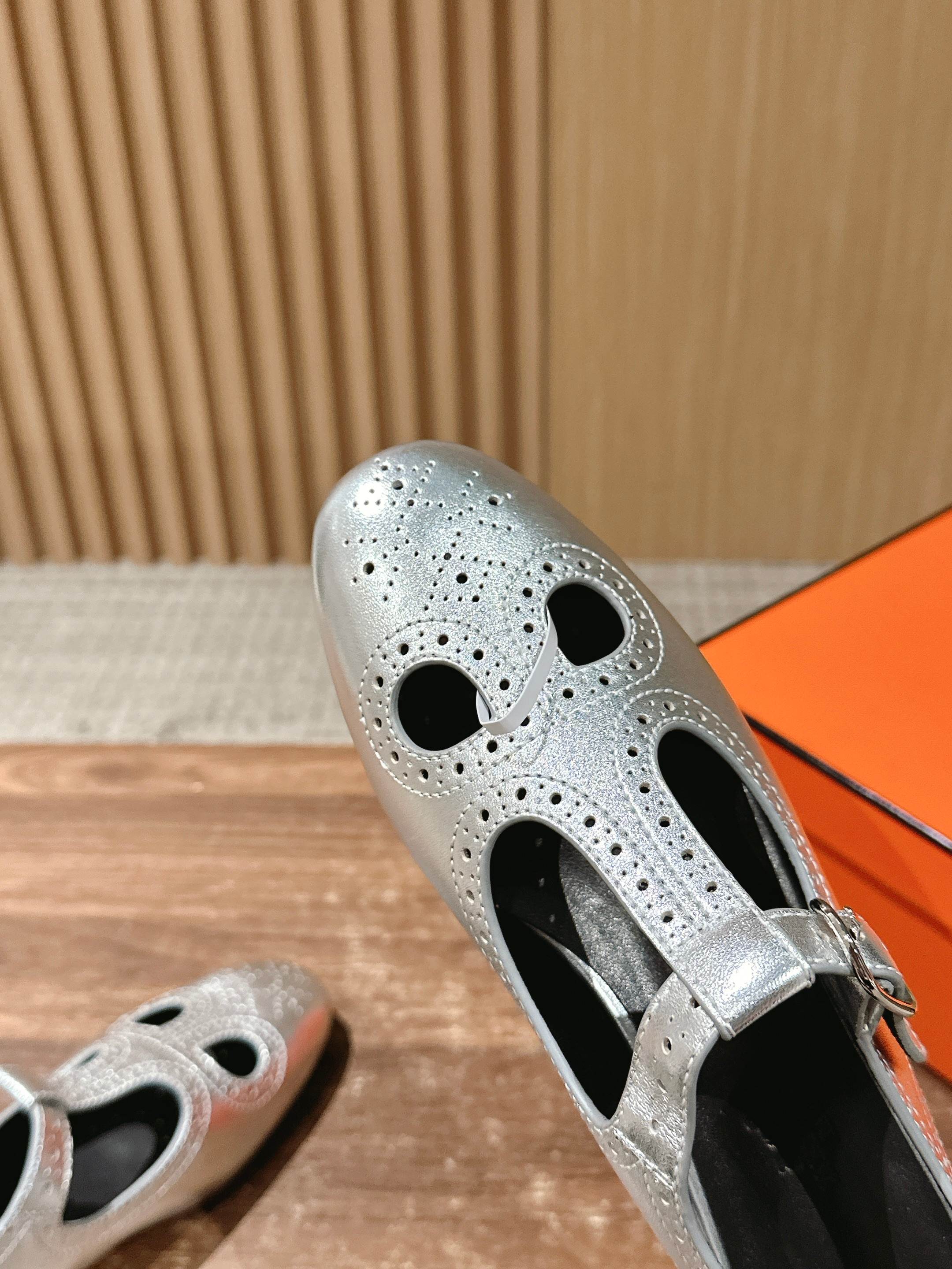 Кожаные сандалии-гилли Hermes с открытой пяткой - серебристые