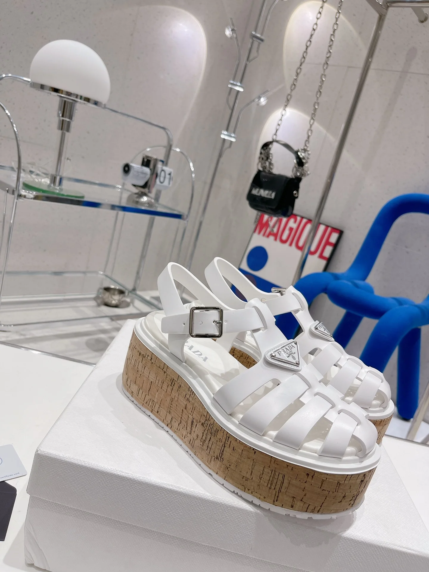 Новинка лета 2022 от Prada - Римские плетеные сандалии на платформе - Резиновые сандалии