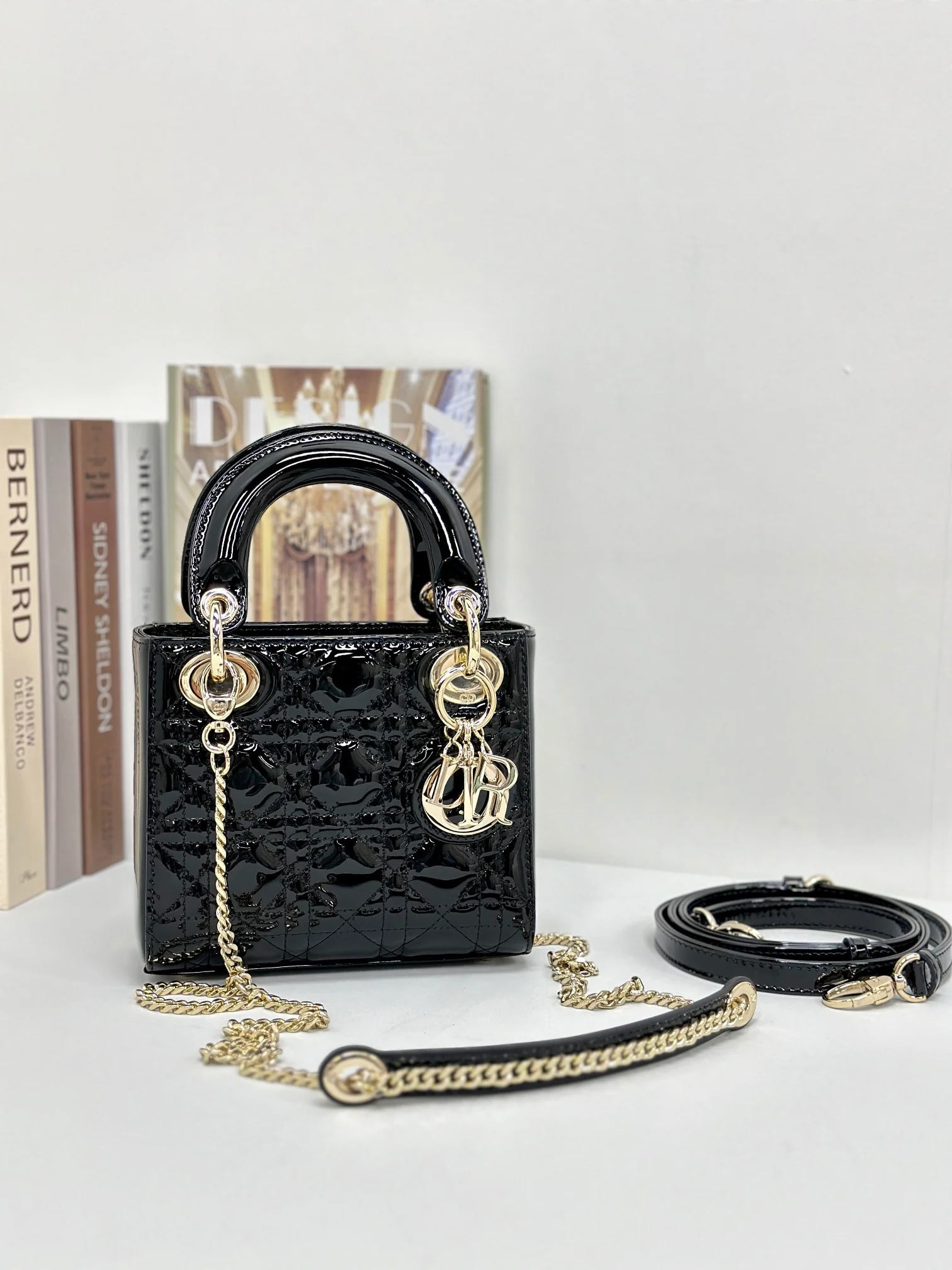 Мини-серия Dior Lady - лакированный черный