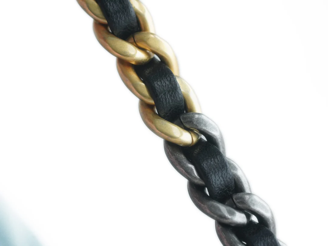 Новая коллекция Chanel ?Ранняя весна? — 24c — 19bag — сумка-хобо под мышкой — черная.