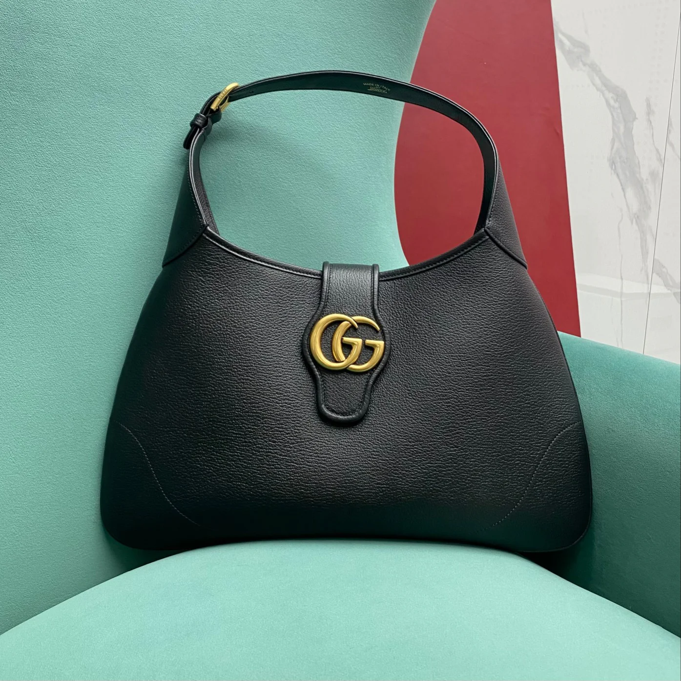Весенняя коллекция Gucci 2023 — Сумка через плечо ?Полумесяц? — Черная
