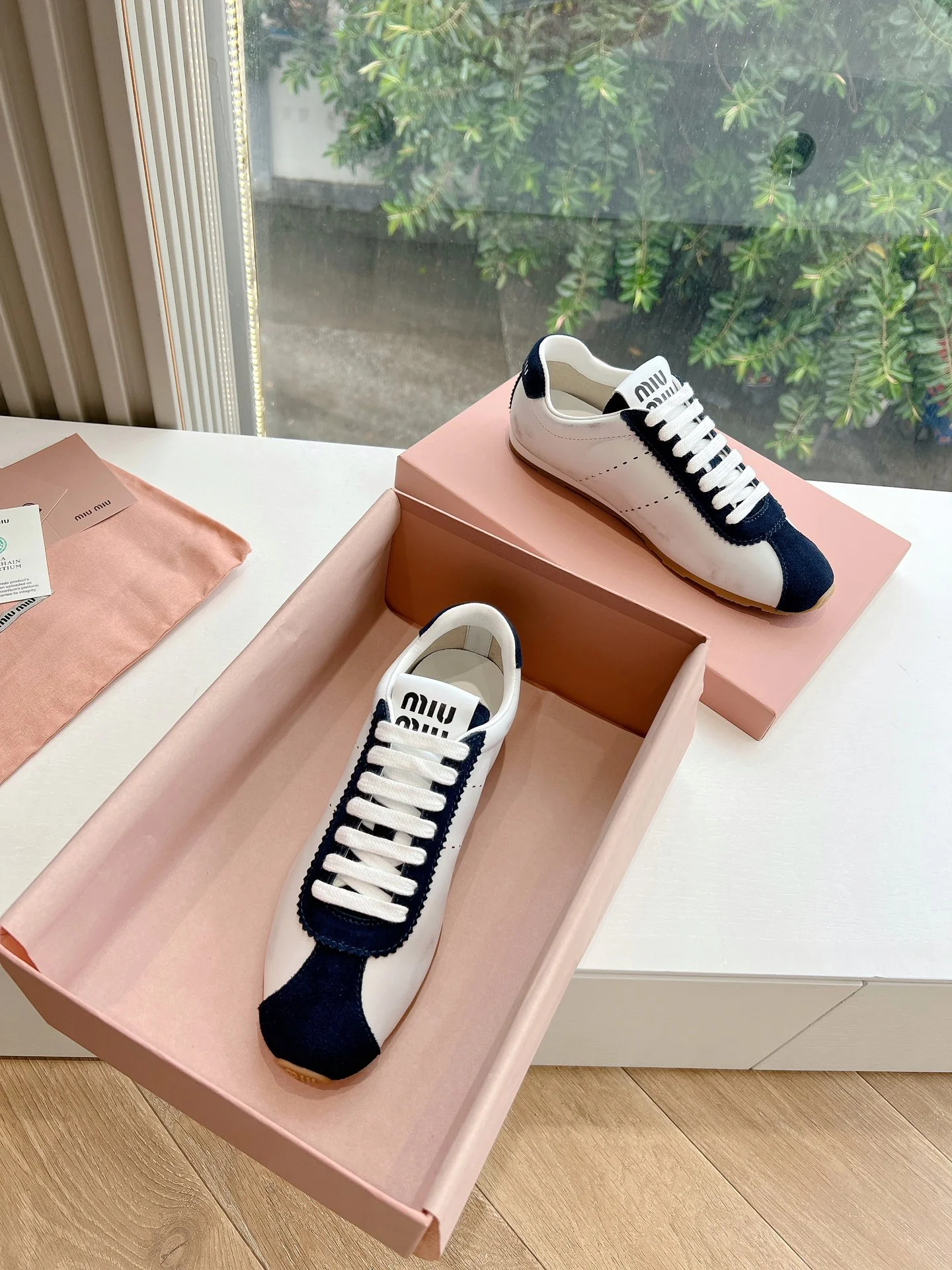 Повседневные туфли Miu Miu 2024 - черные