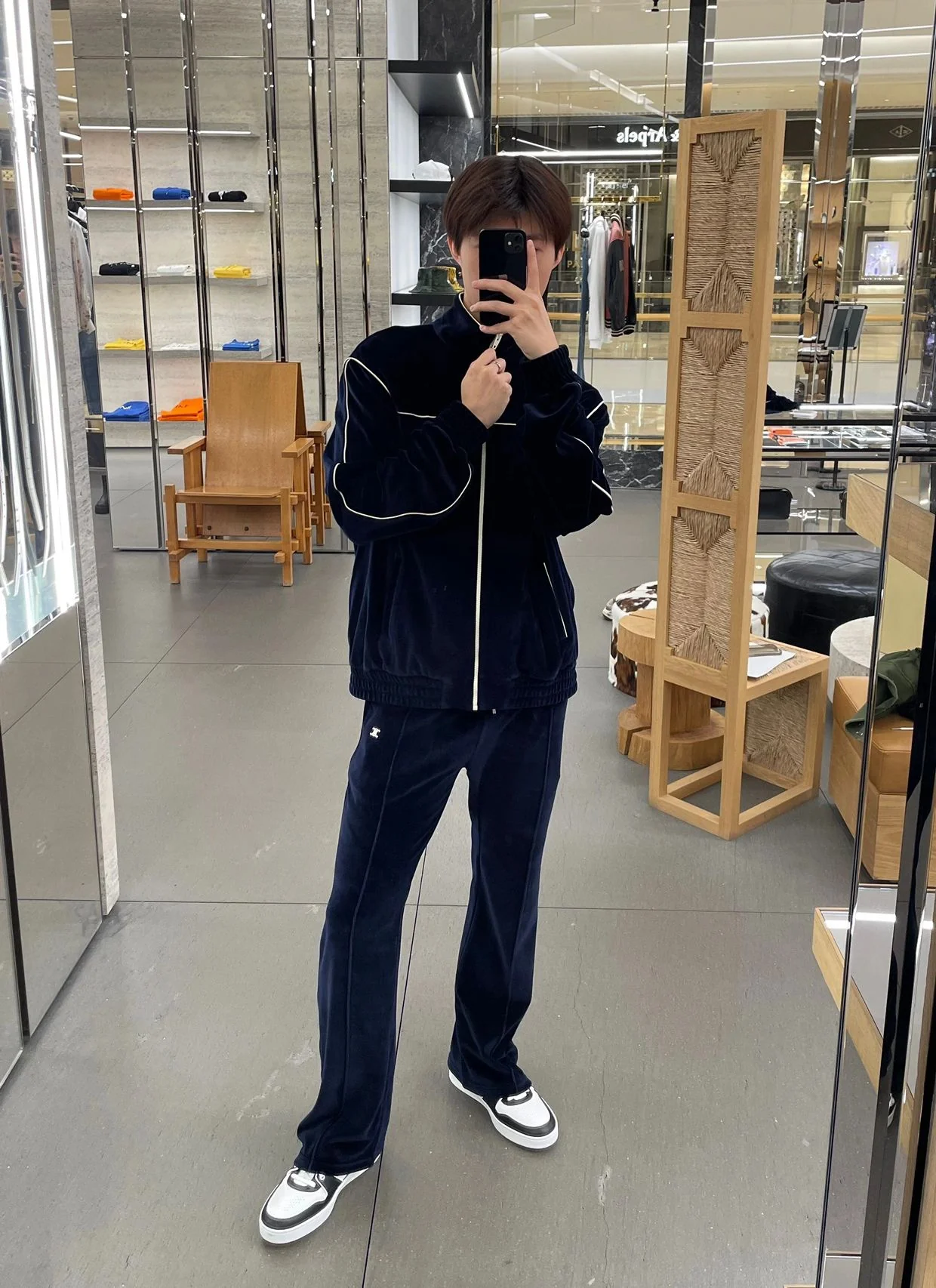 Новинка 2022 года от Celine - Белые кроссовки/Повседневная обувь - Унисекс - Черные - Фотографии людей в них