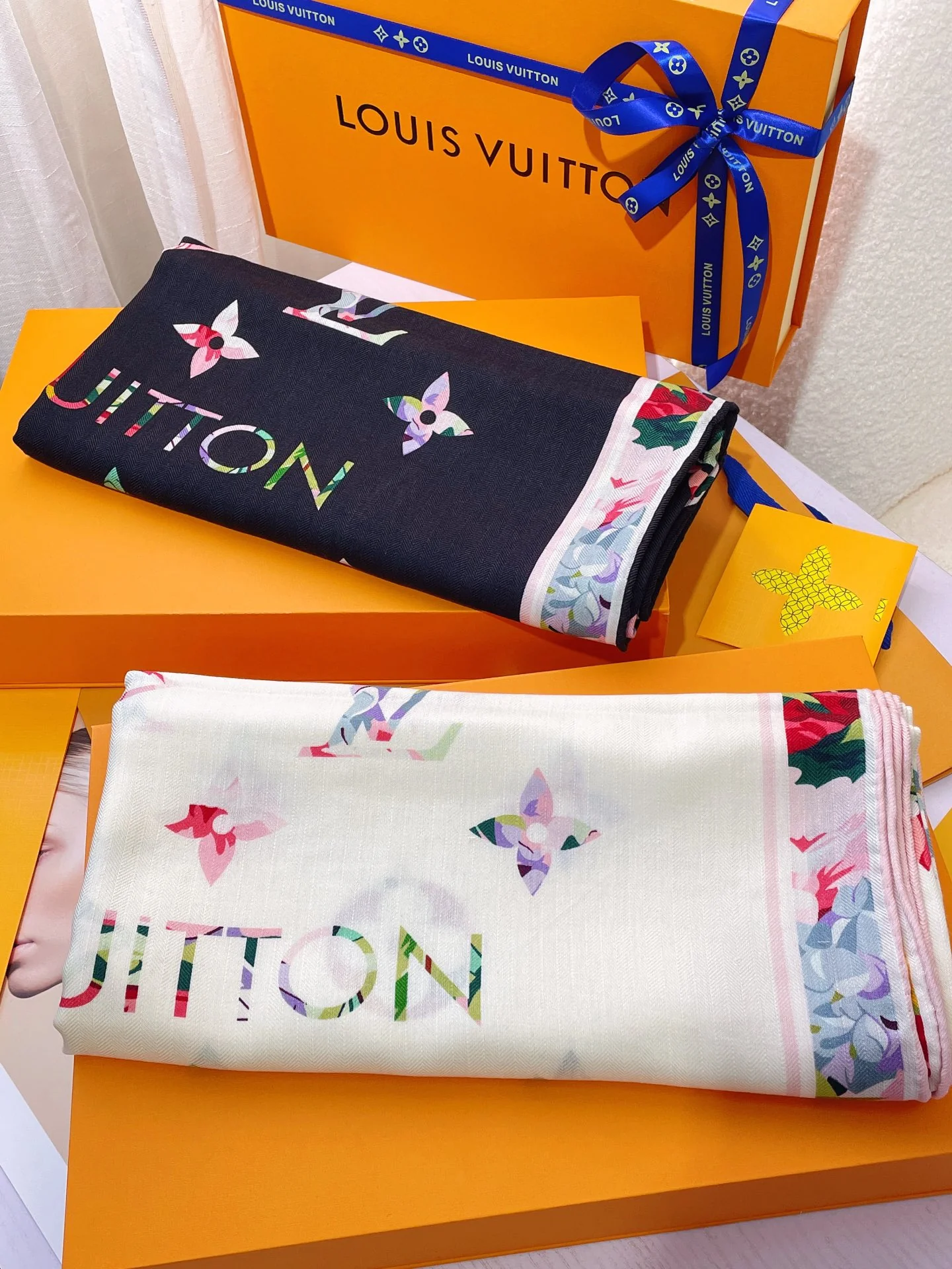 Квадратный шелковый бархатный шарф Hermes - 140 см - 70% кашемир - 30% шелк