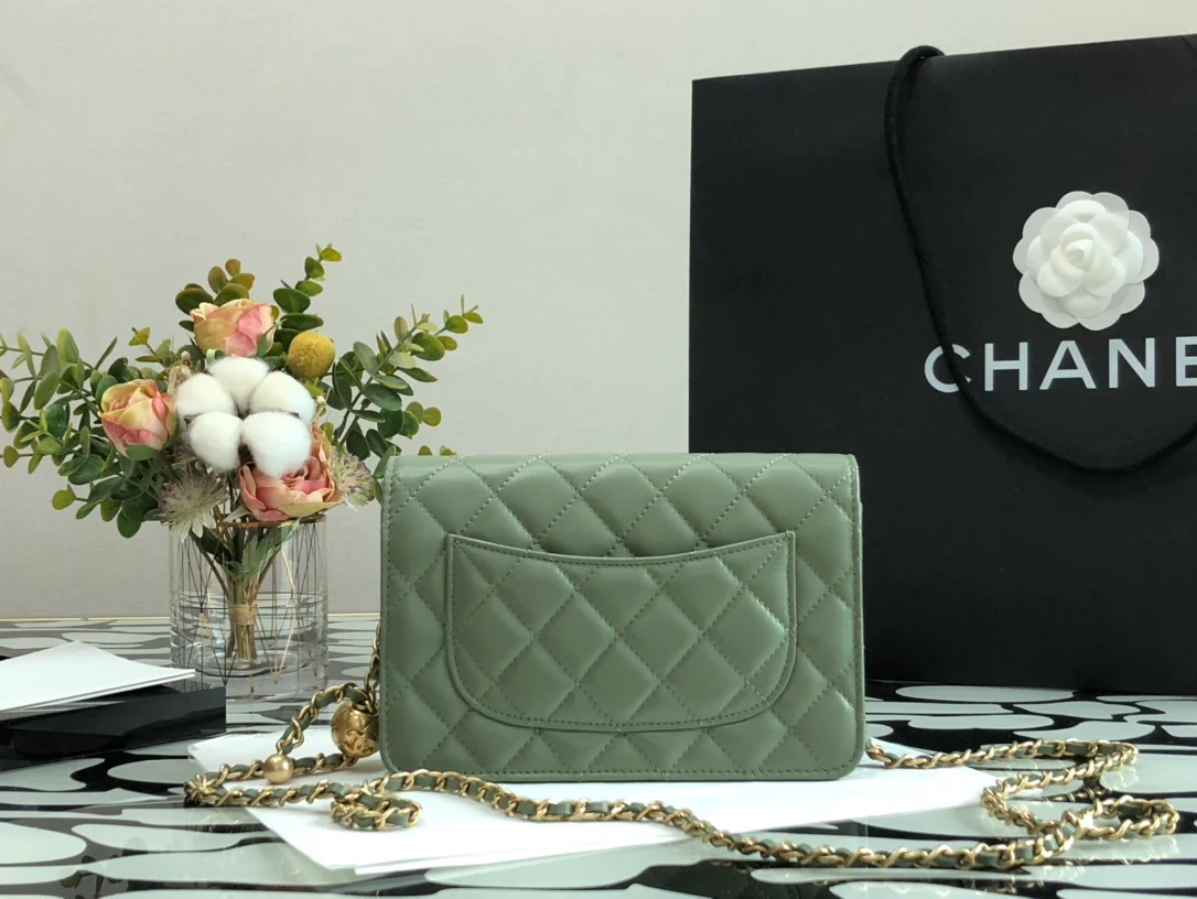 Chanel - Gold Ball WOC - Овечья кожа - Цвет авокадо