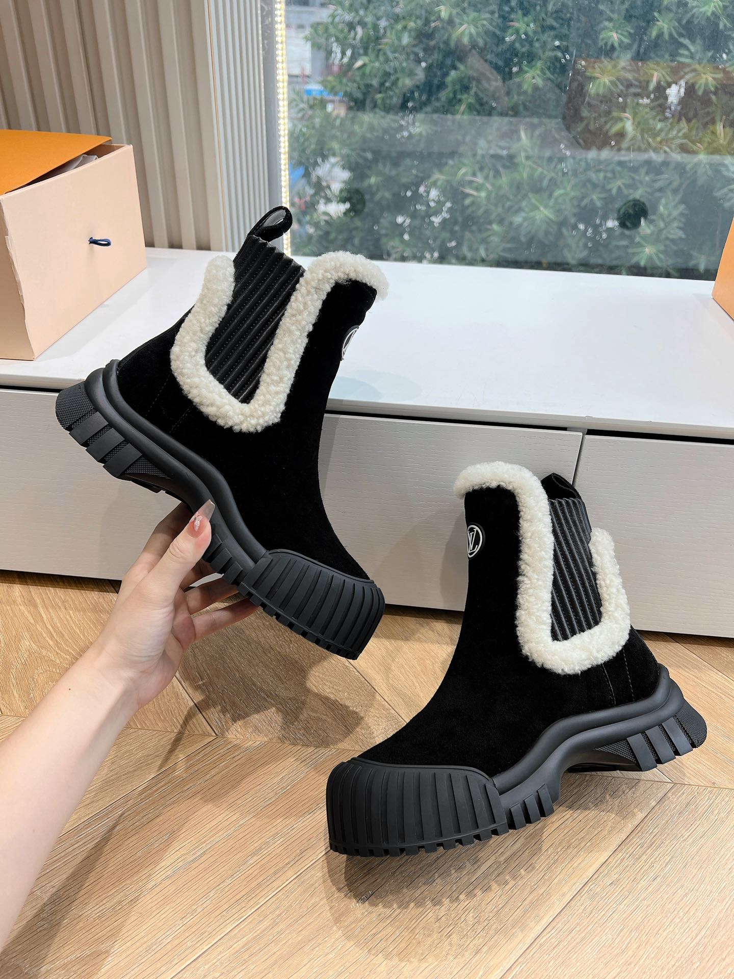 Кроссовки LV-2024 Casual Dad Shoes - черные