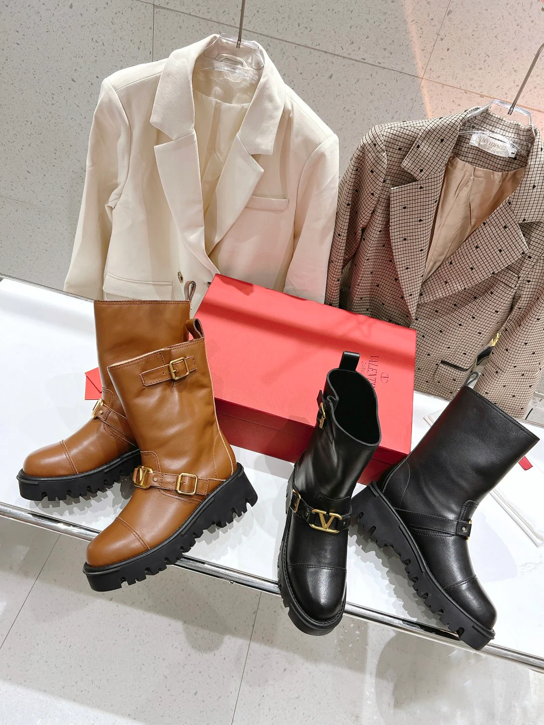 Сапоги Valentino до середины икры - черные