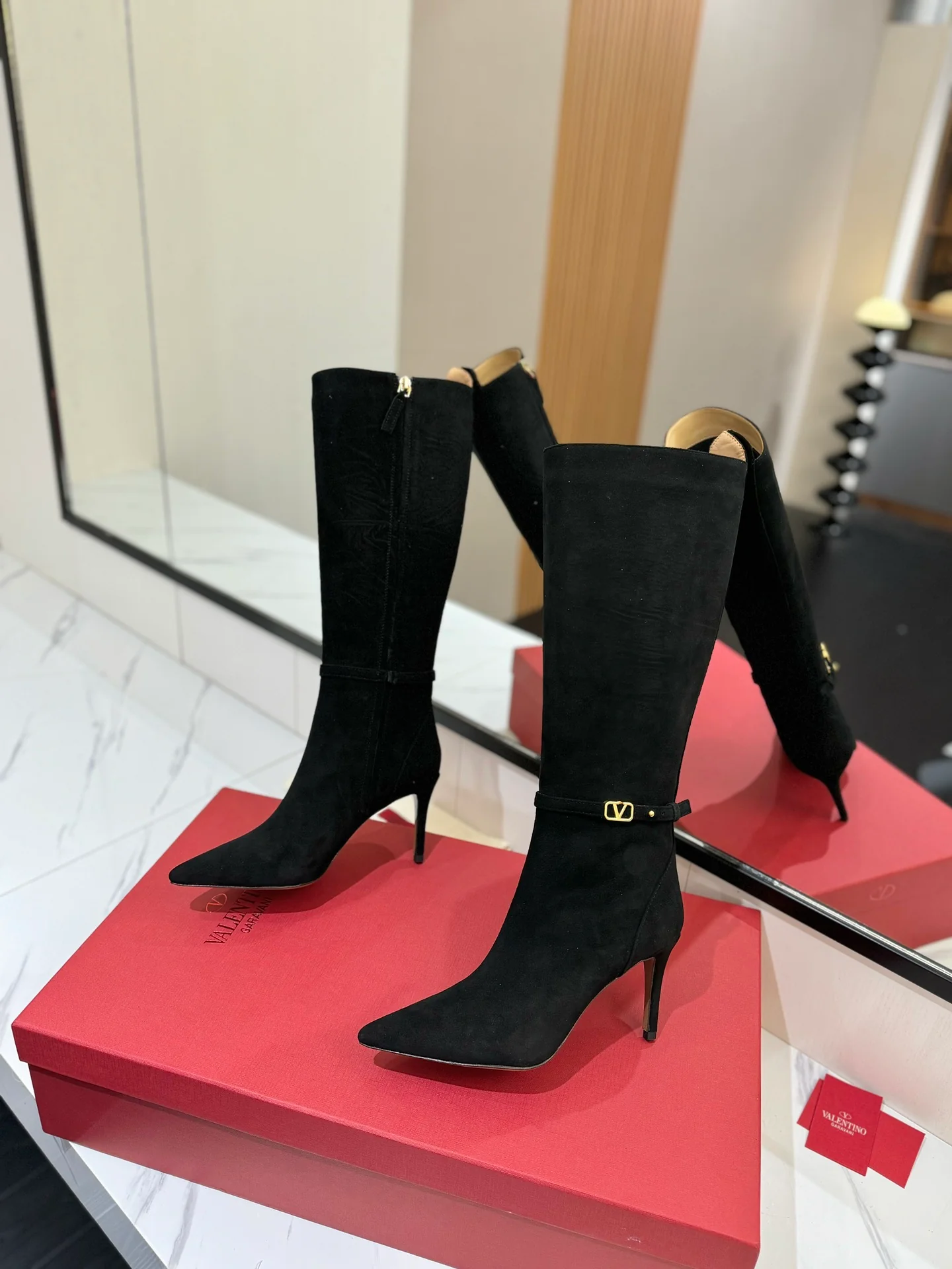 Сапоги для верховой езды на высоком каблуке Valentino 2024 — черные