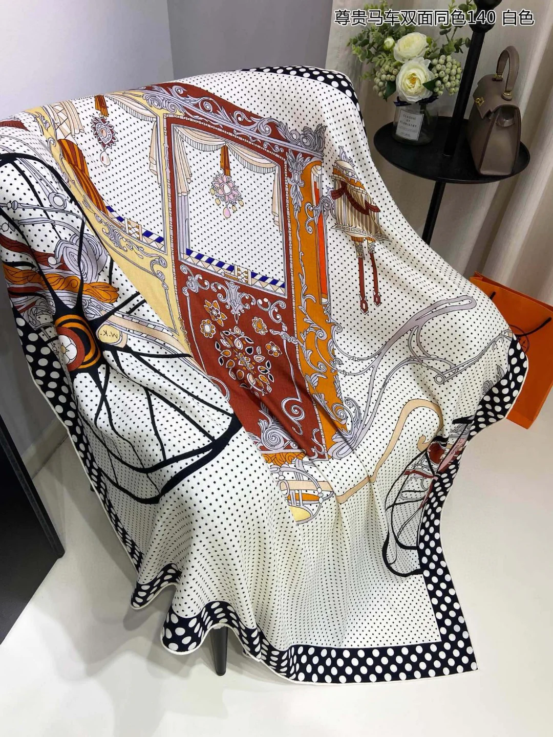 Большой носовой платок Hermes 2024 в классическом стиле ?Карета?.