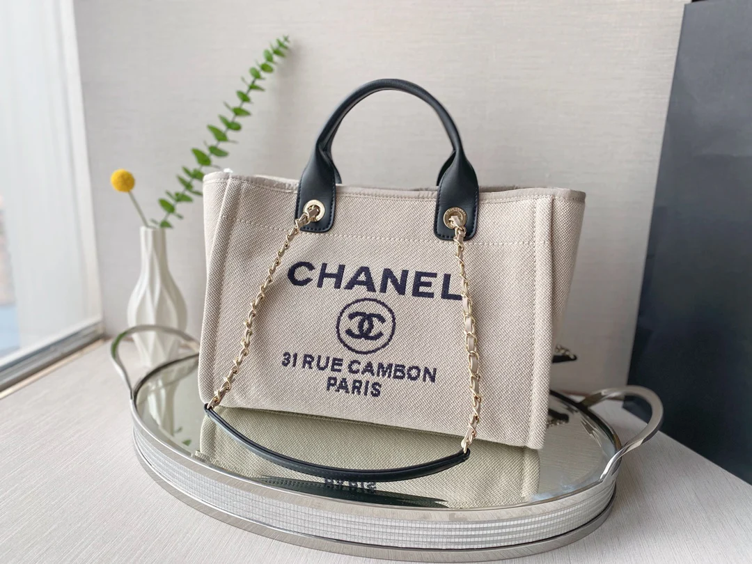 Коллекция Chanel Весна/Лето 2022 - Пляжная сумка - Цветовая гамма ?Панда? - Средний размер - 1