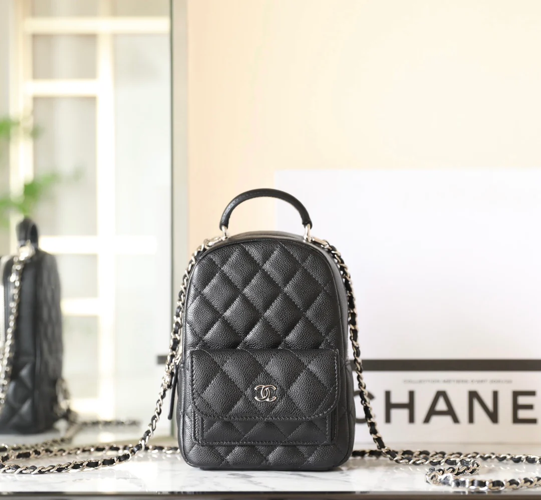 Chanel - Многофункциональный небольшой рюкзак - Черный с серебряной пряжкой