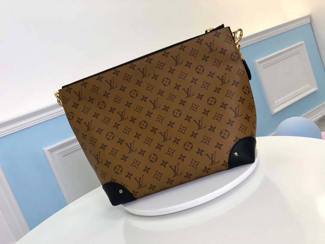 m44130-LV-2017 Новинка с подиума -tuileries-besace - сумка для нот